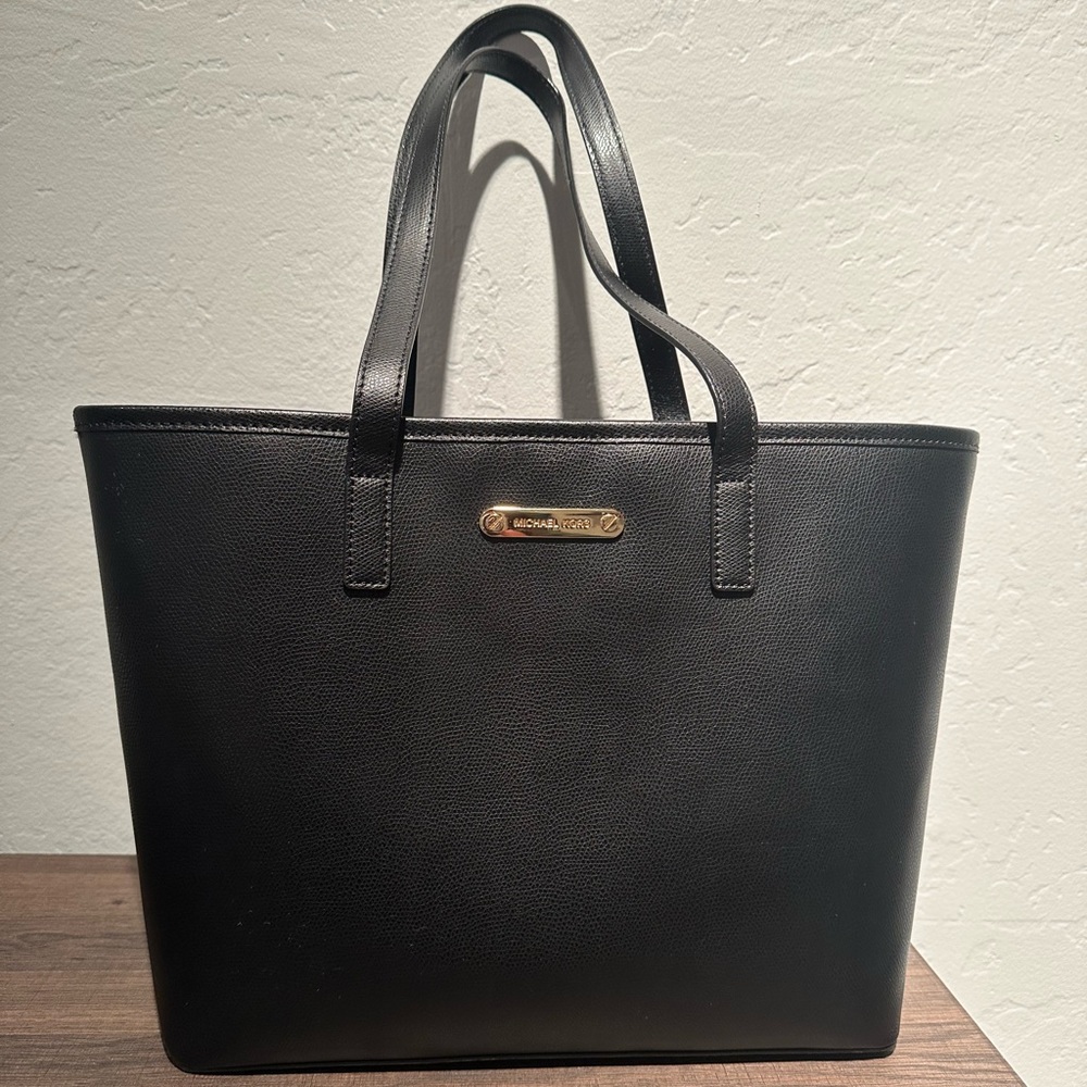 Michael Kors tote pure